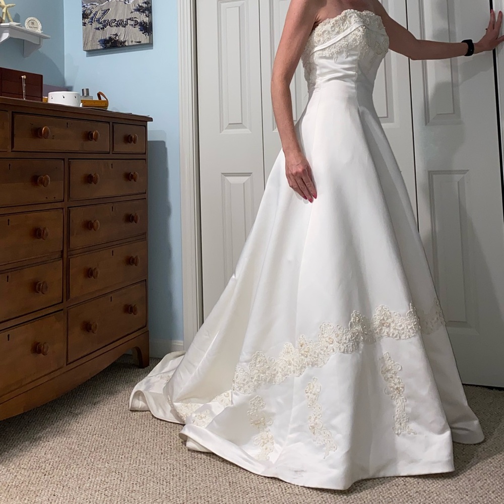 Emme Bridal Strapless Wedding Gown Dress 8 Beaded FLAWS MUSTY Unsure if Altered